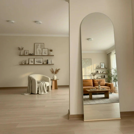 Espejo de pie en arco con base de madera para dormitorio y vestidor estilo premium