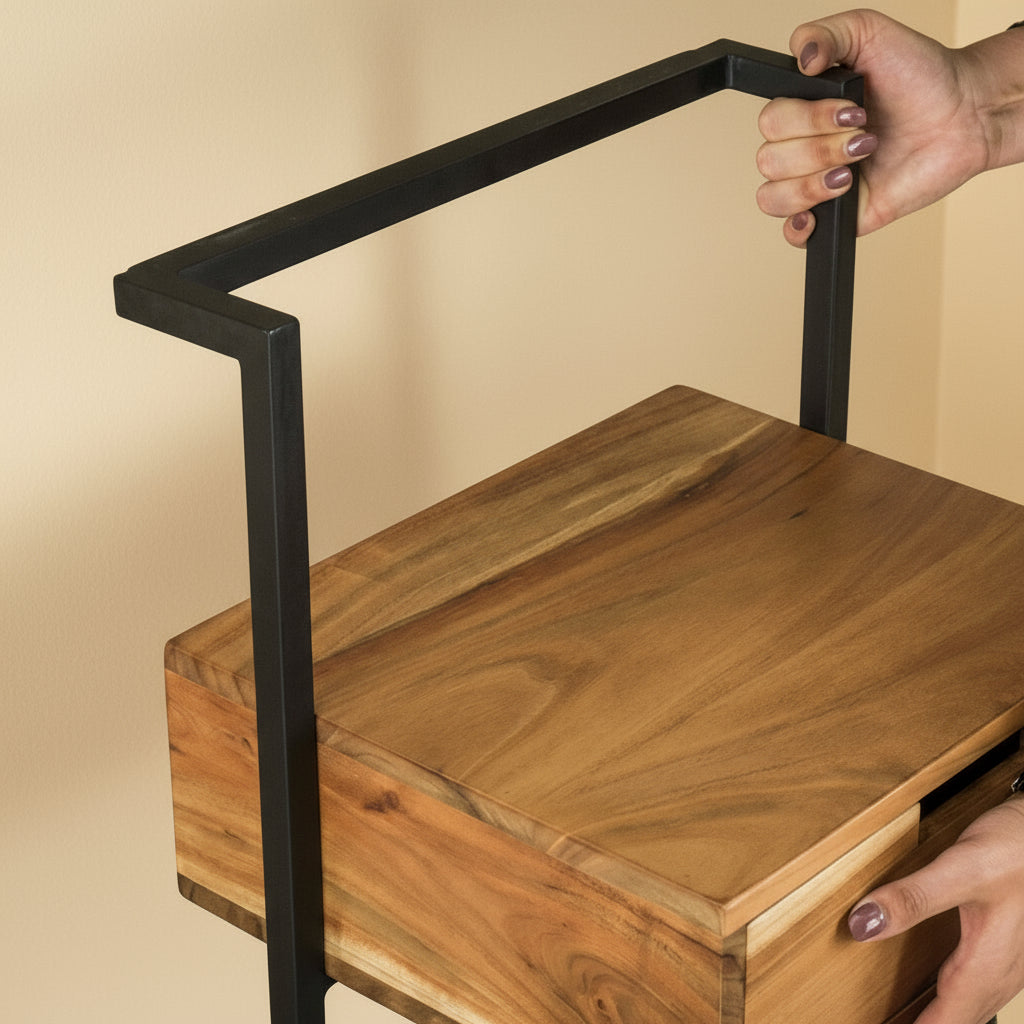 "Fabricado con madera y listón de pino de 18mm, su sólida estructura de hierro garantiza durabilidad y resistencia"