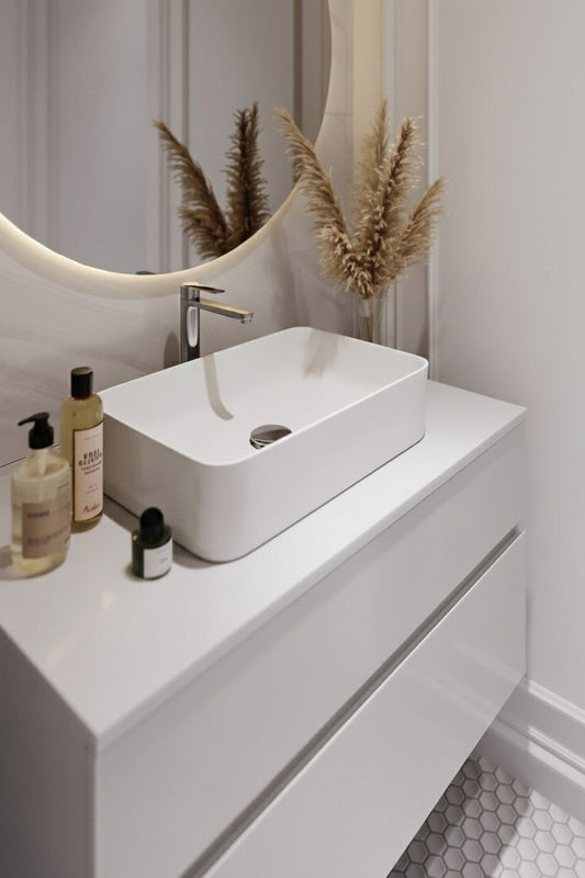 "Descubre otro ángulo de nuestro Espejo Redondo LED, destacando su elegante diseño y su iluminación LED que resalta tu belleza natural. ¡Transforma tu espacio con estilo y funcionalidad!"