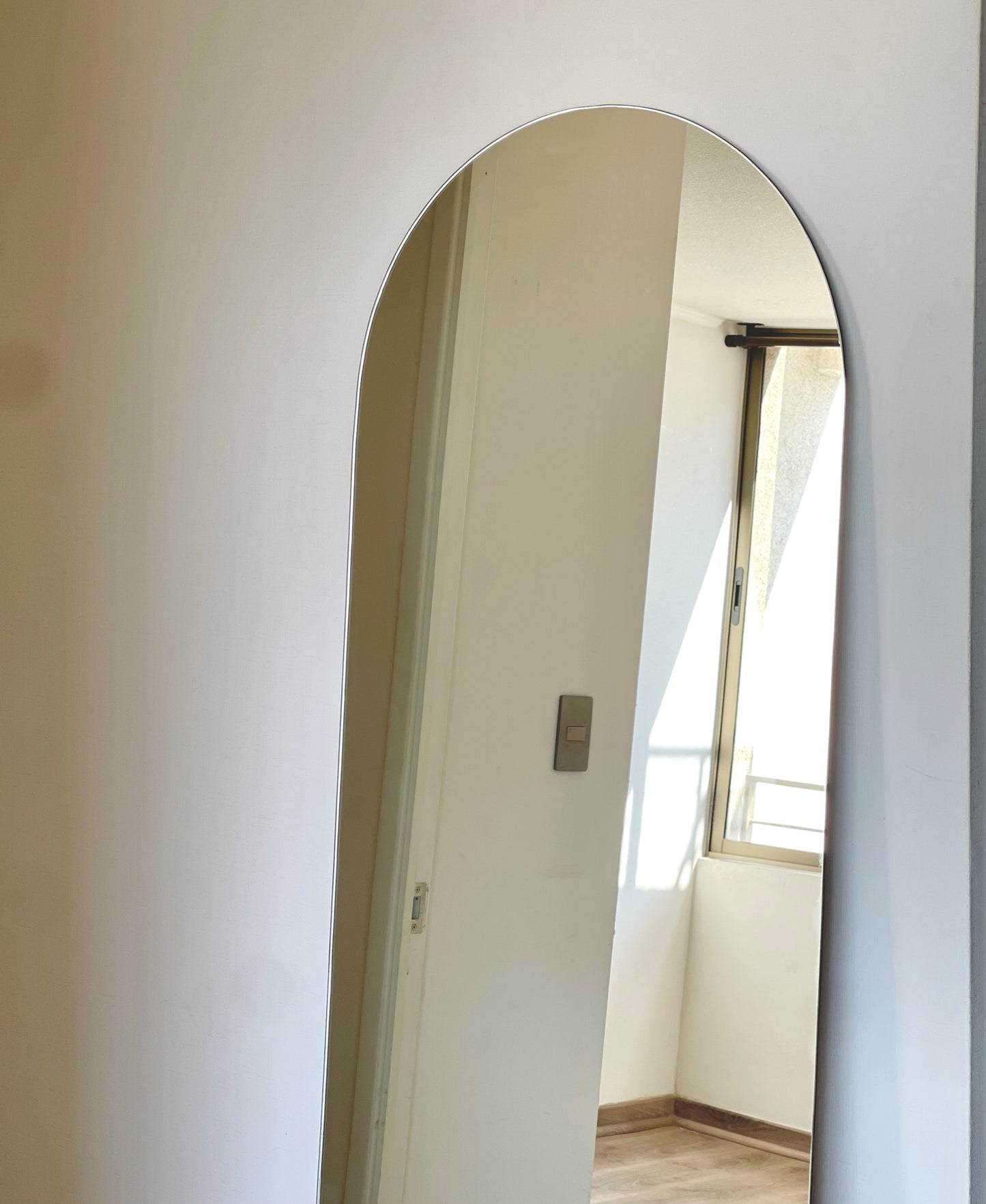Espejo en arco (base de madera)