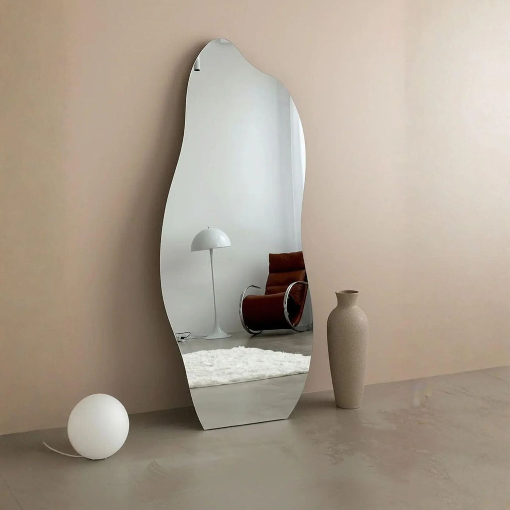 Espejo irregular Corcovado diseño vanguardista, cristal belga premium certificado, pieza de declaración única para decoración de interiores moderna
