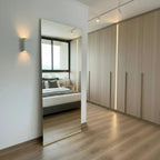 Espejo con base rectangular vertical flotante minimalista para dormitorio, baño y vestidor moderno