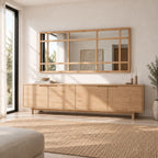 Espejo ventana de madera instalado horizontalmente sobre un mueble de madera en un ambiente luminoso