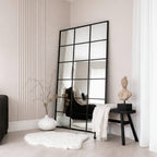 espejo con marco de madera natural pintado de negro con cuadros en medio y espejo belga europeo fuera de plomo