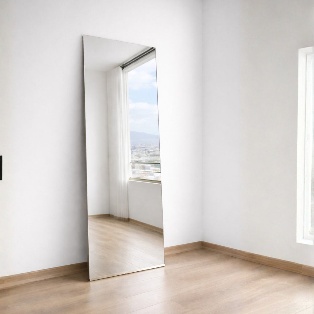 espejo con base de madera debajo para apoyar y que no se resbale