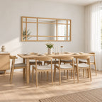 Espejo rústico de madera natural instalado horizontalmente sobre comedor, diseño grande tipo ventana